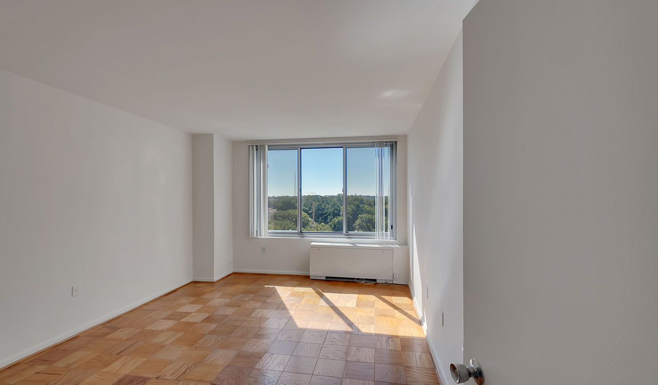Willard Towers - Chevy Chase, MD - Bedroom