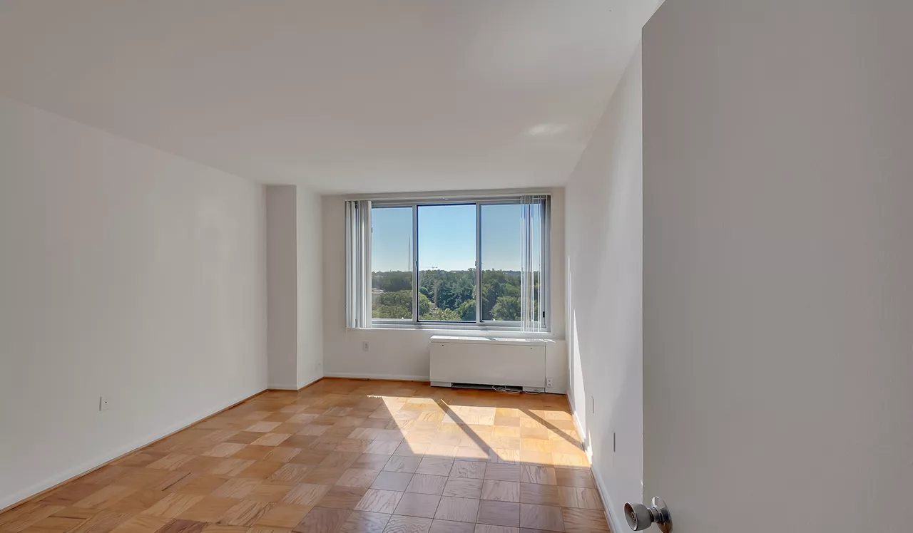 Willard Towers - Chevy Chase, MD - Bedroom