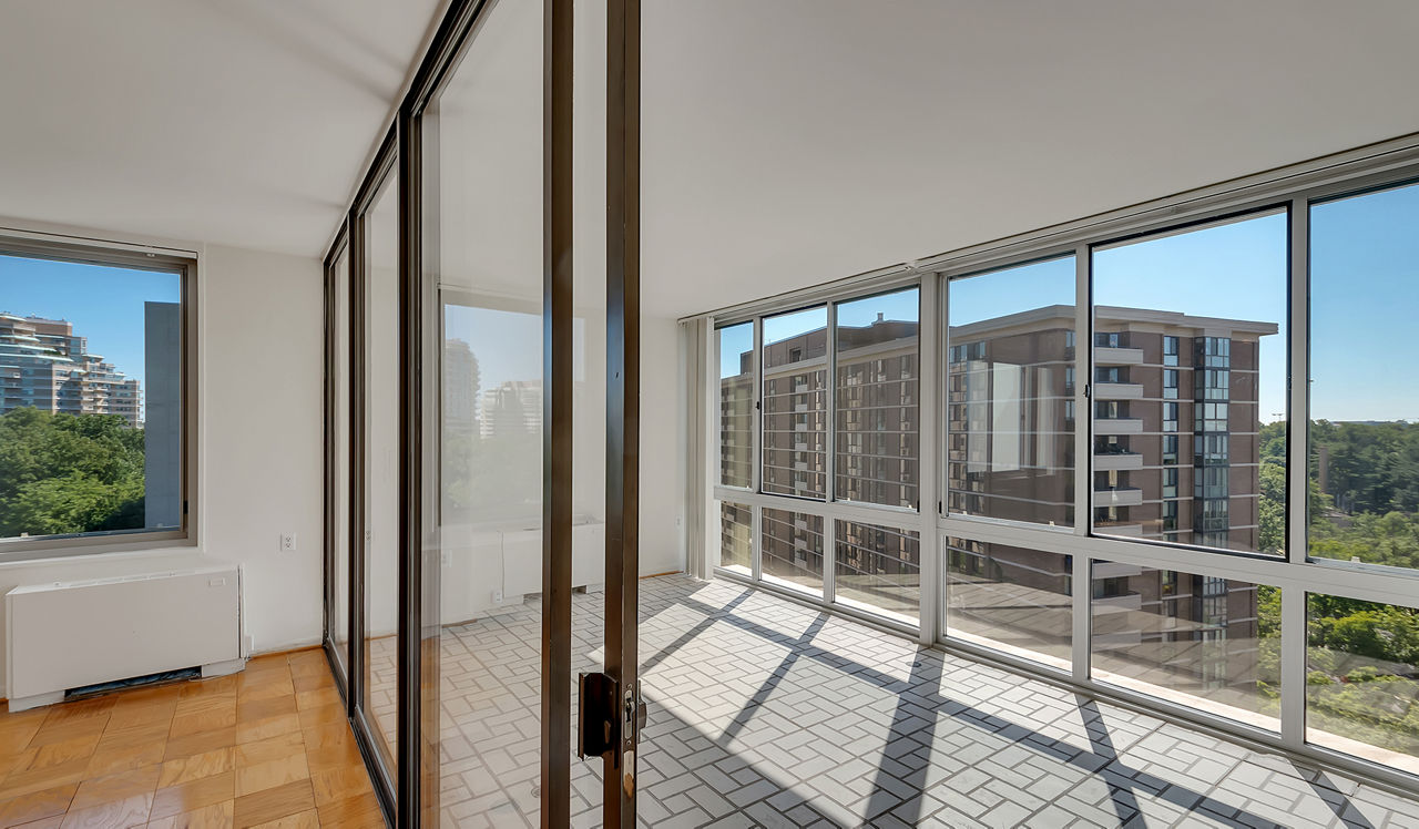 Willard Towers - Chevy Chase, MD - Sunroom