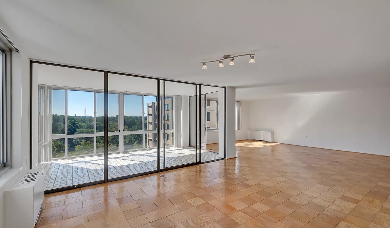 Willard Towers - Chevy Chase, MD - Living Room