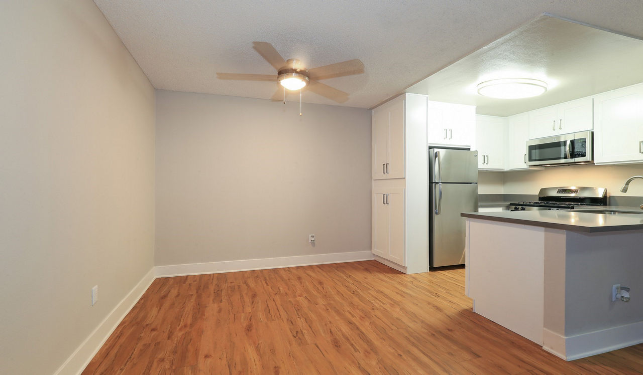 Indian Oaks Apartments - Simi Valley, CA - Dining