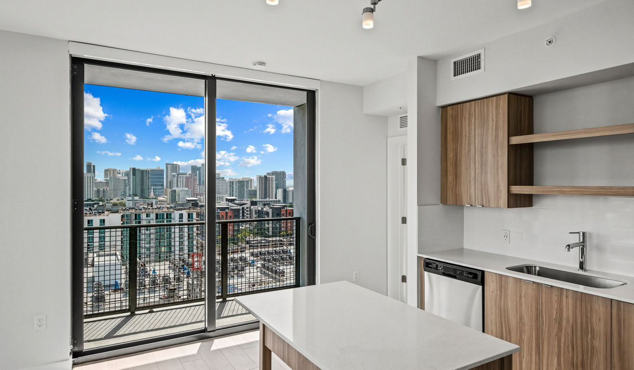 District at Flagler Village - Ft Lauderdale - Kitchen