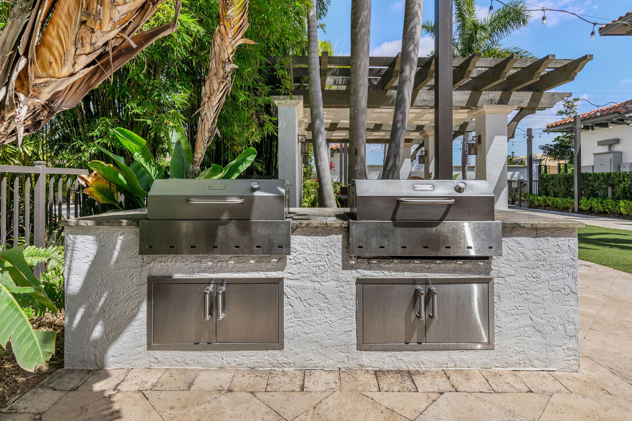 Doral View – Doral, FL - Grills
