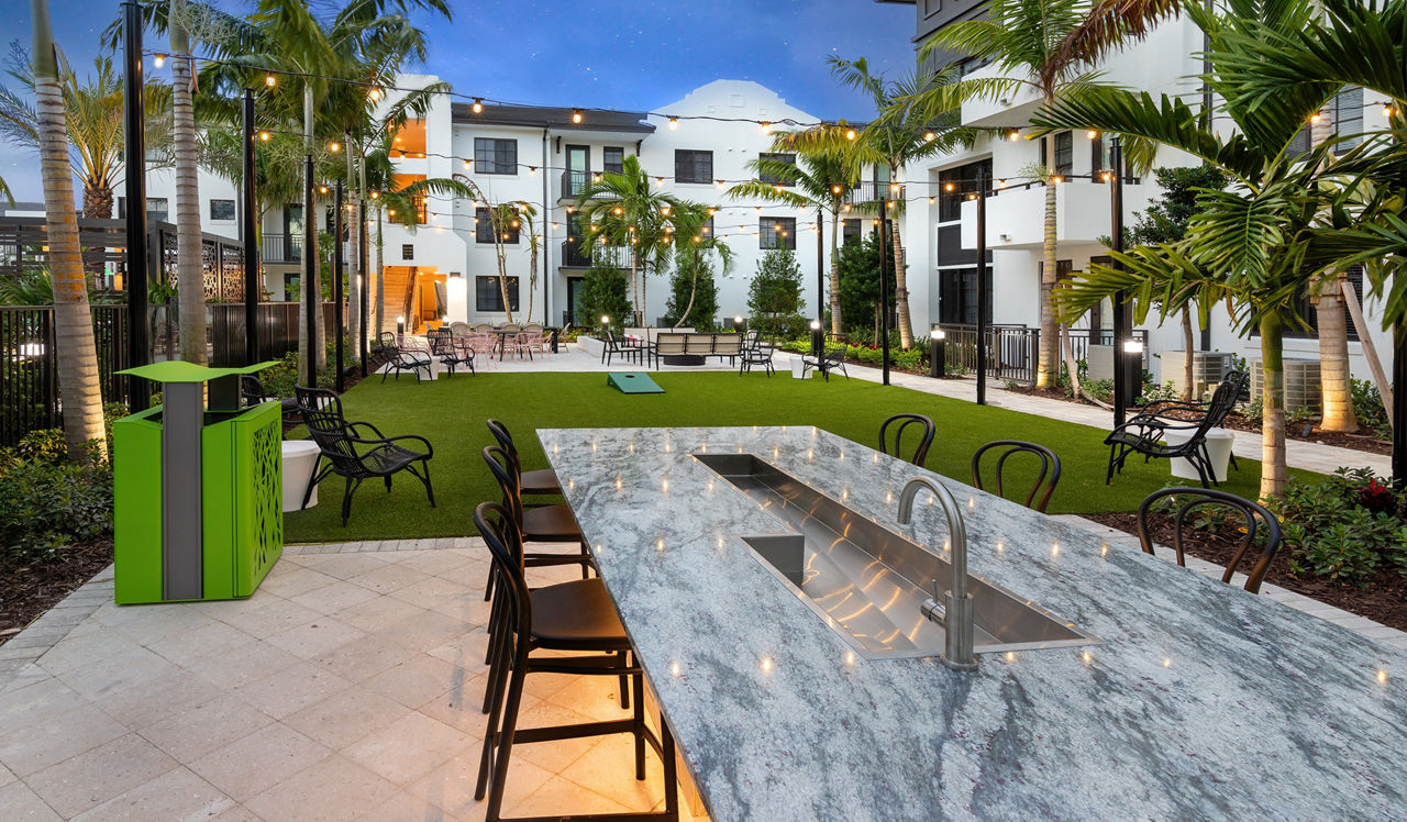 Solea at Miami Lakes - Hialeah, FL - courtyard