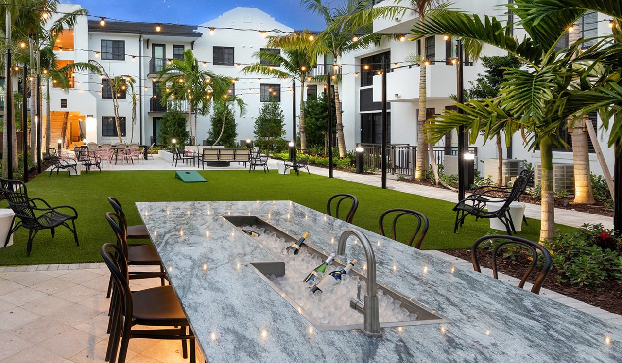 Solea at Miami Lakes - Hialeah, FL - Outdoor Lounge