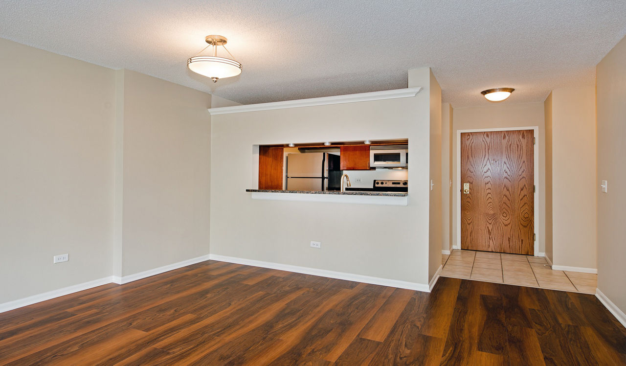 Elm Creek Apartments & Townhomes - Elmhurst, IL - Dining Room