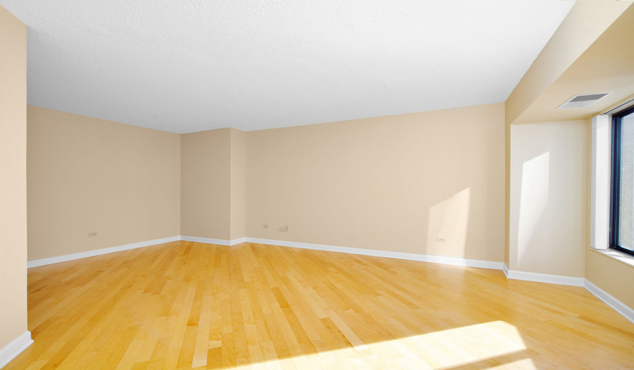 Elm Creek Apartments & Townhomes - Elmhurst, IL - Living Room