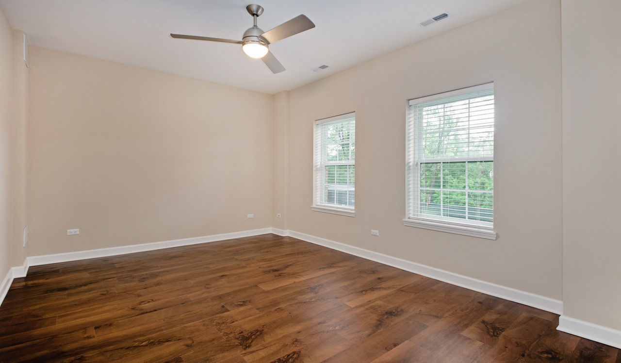 Elm Creek Apartments & Townhomes - Elmhurst, IL - Bedroom
