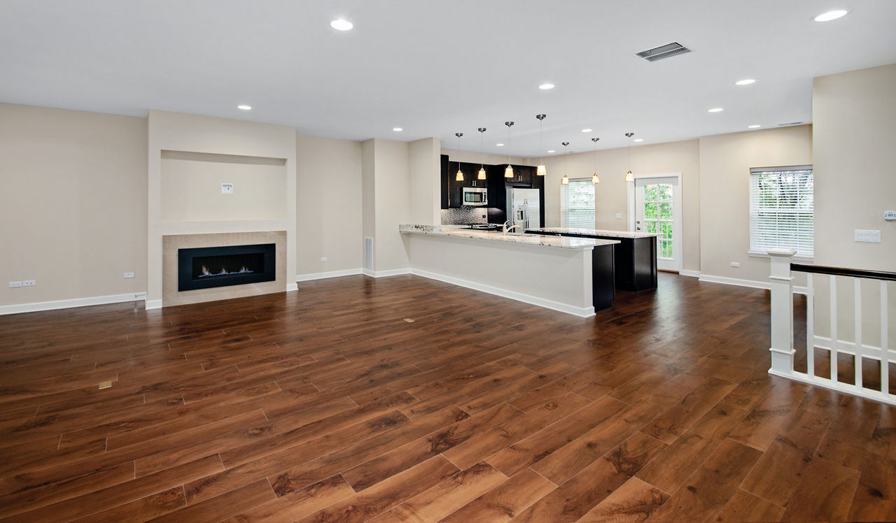 Elm Creek Apartments & Townhomes - Elmhurst, IL - Living room