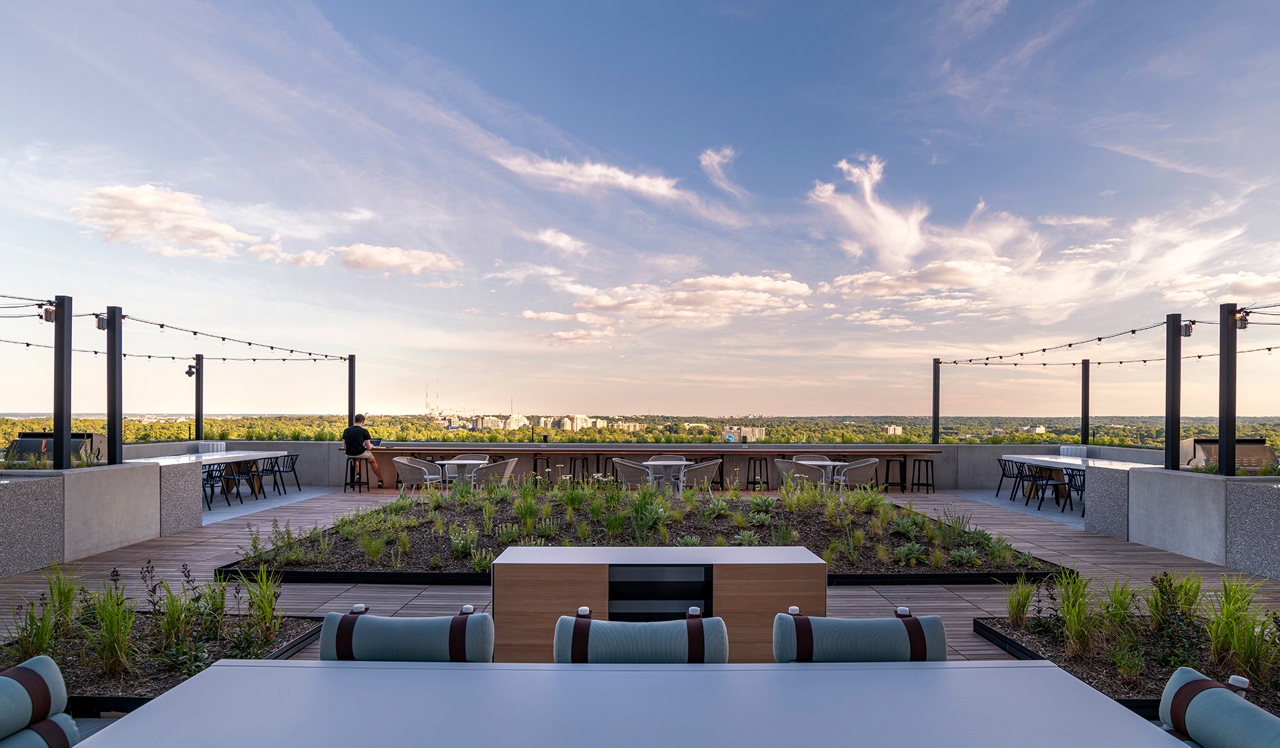 The Elm - Bethesda, MD - Rooftop Amenity Deck