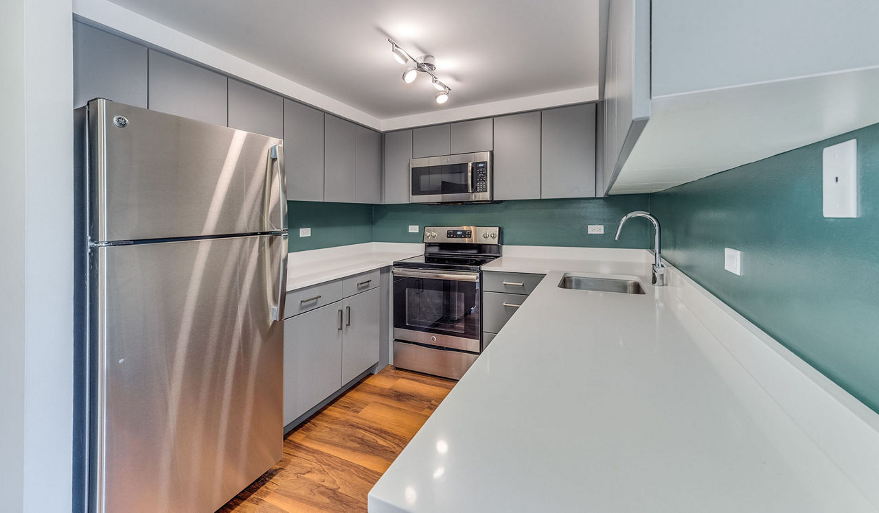 Evanston Place - Chicago, IL - Kitchen