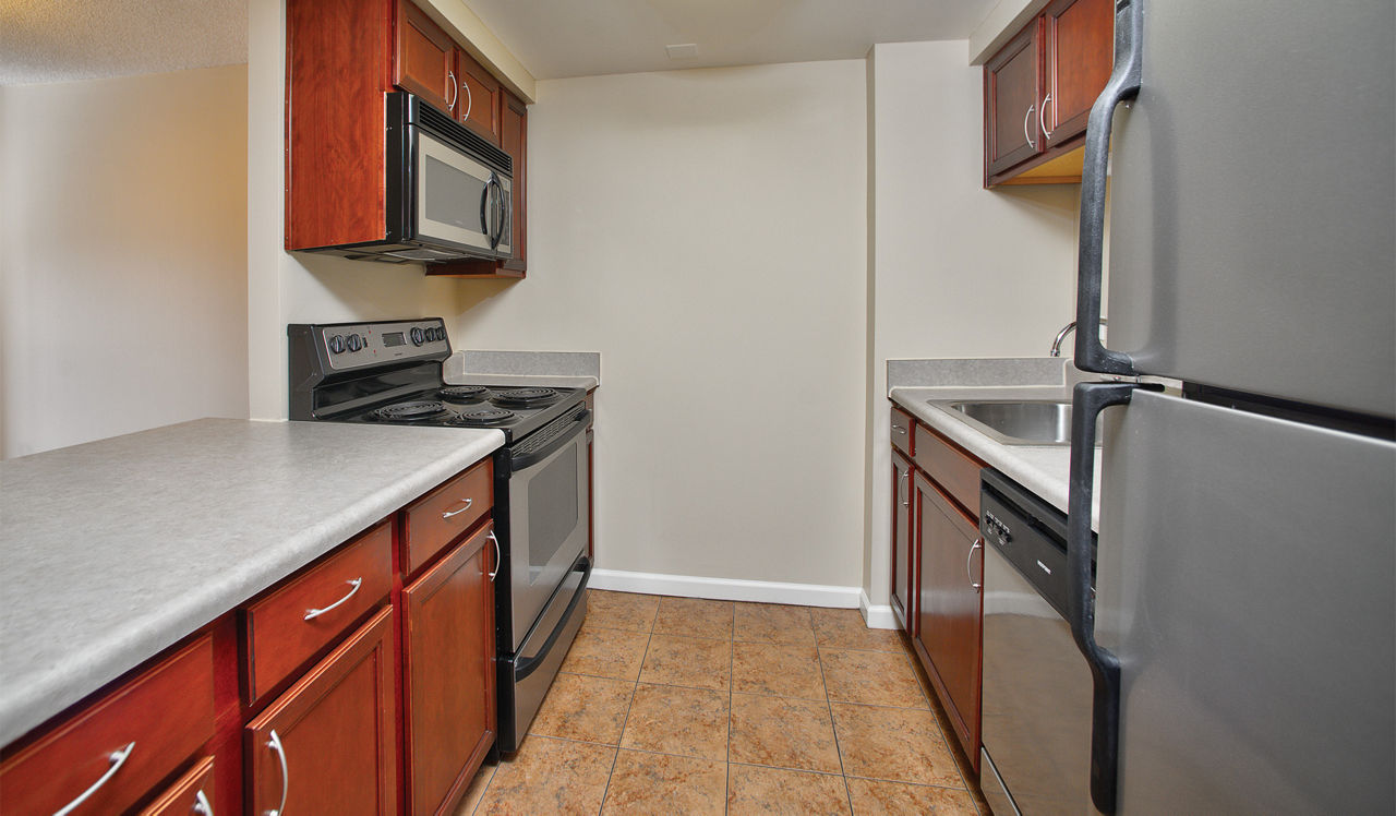 Evanston Place - Evanston, IL - Kitchen