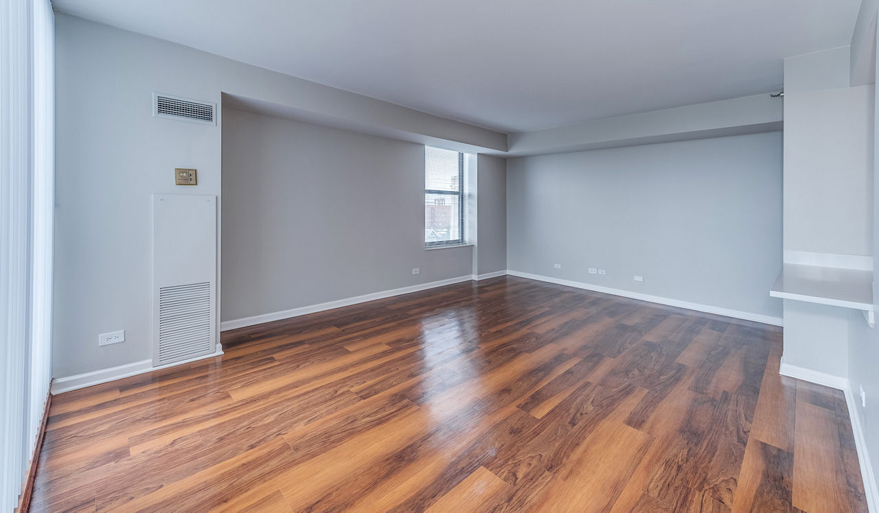 Evanston Place - Evanston, IL - Living Room