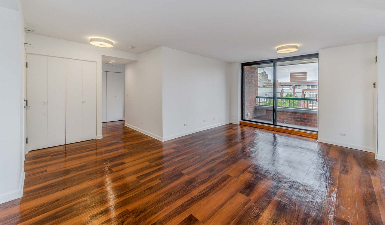 Evnaston Place - Evanston, IL - Living Room