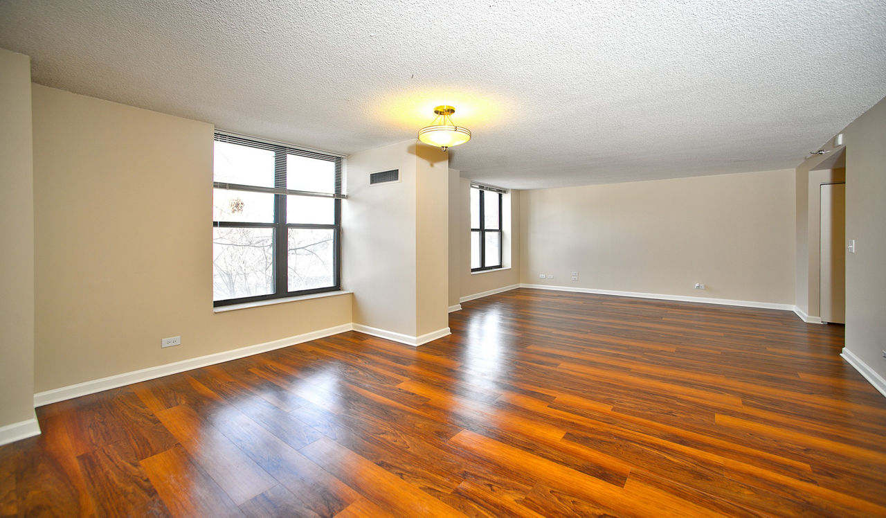 Evanston Place - Evanston, IL - Living Room