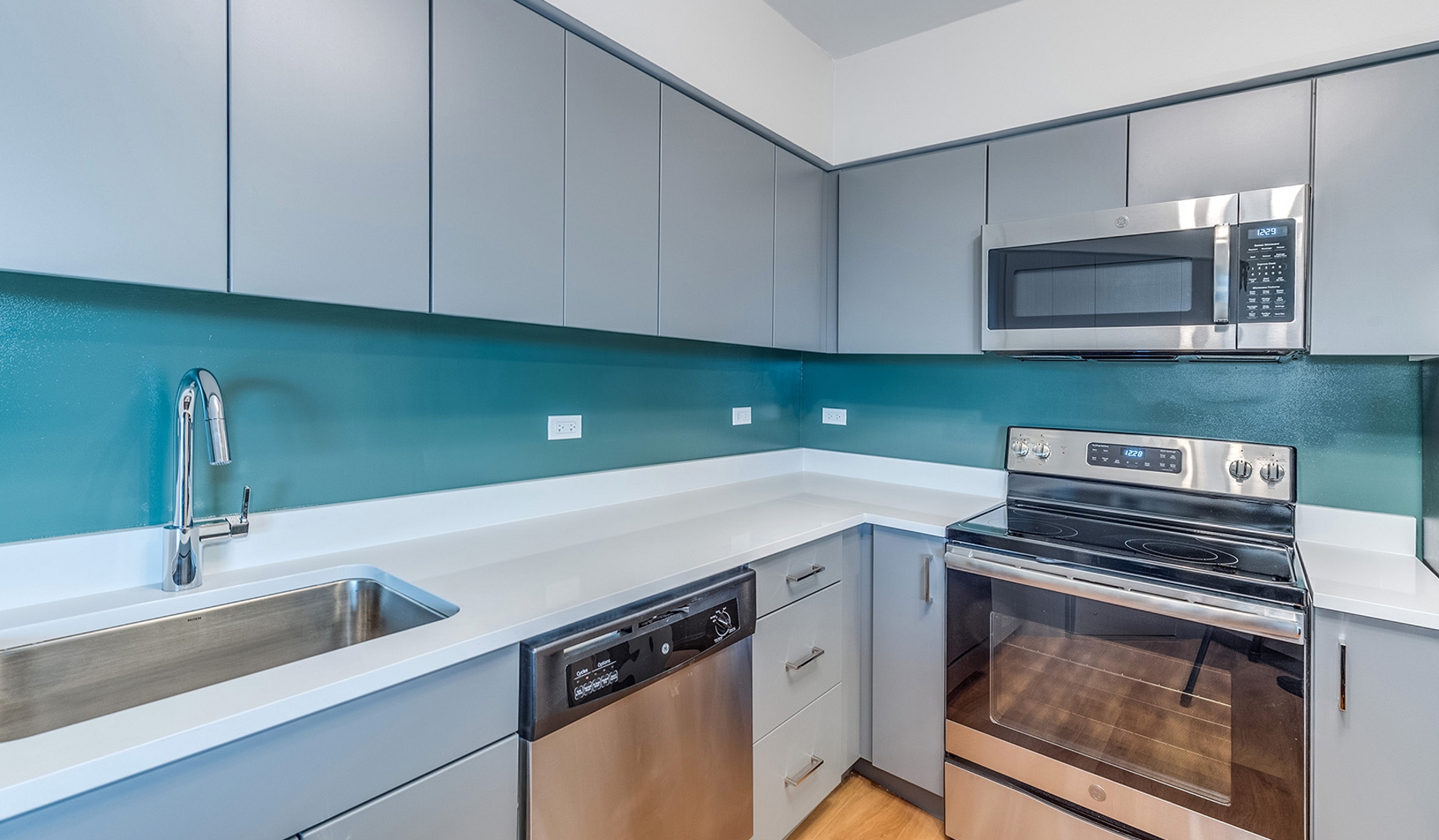 Evanston Place – Evanston IL – Upgraded kitchen
