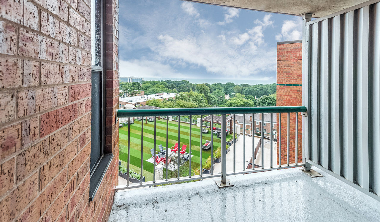 Evanston Place Apartments - Evanston, IL - Balcony