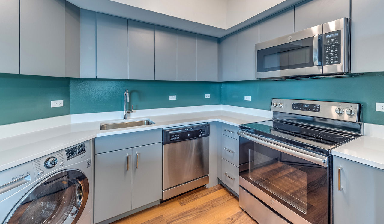 Evanston Place Apartments - Evanston, IL - Kitchen