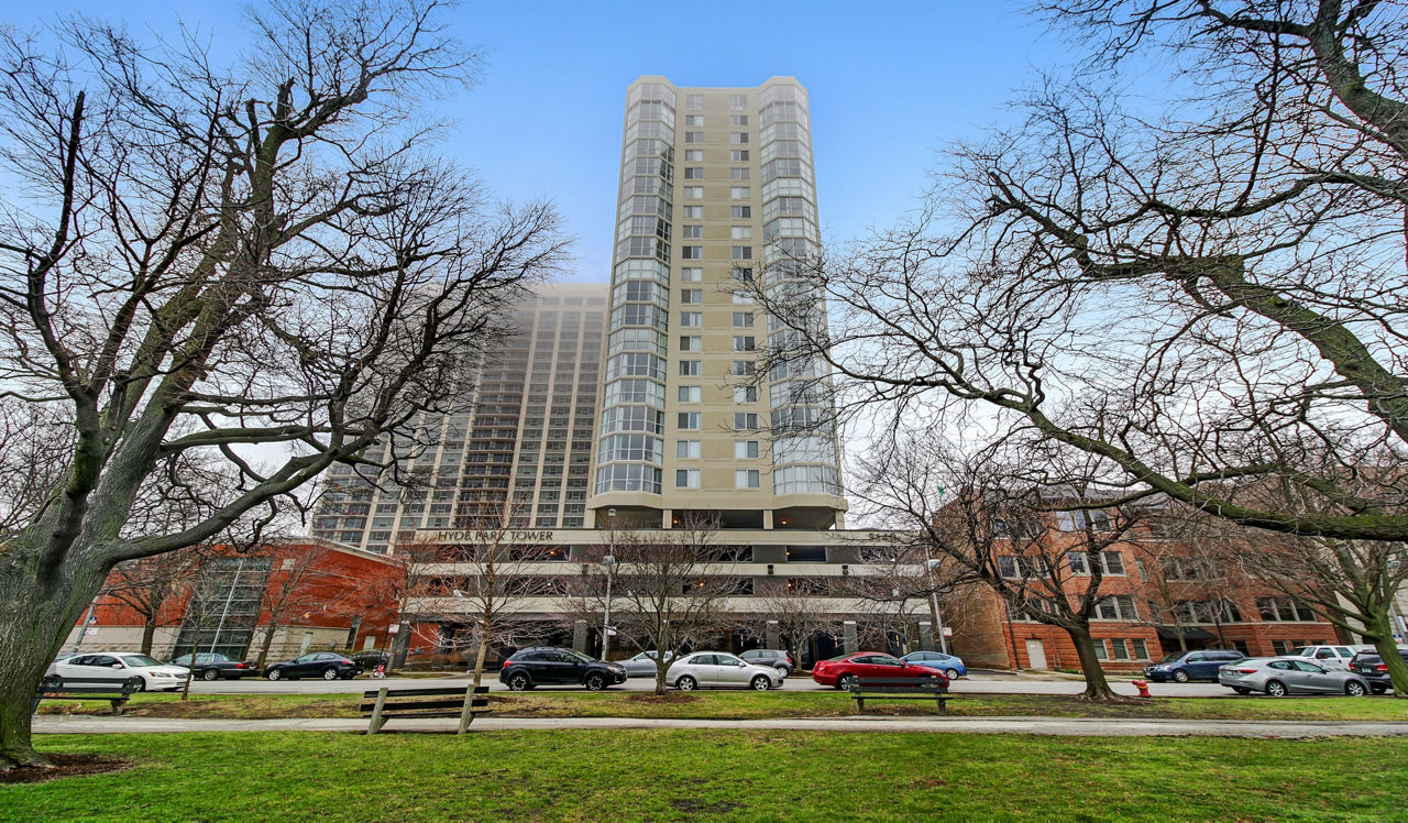 Hyde Park Tower - Chicago, IL - Exterior