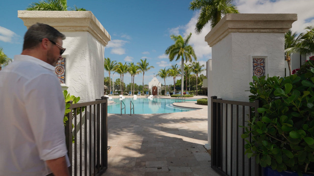 Pool at Doral View (3 of 3)