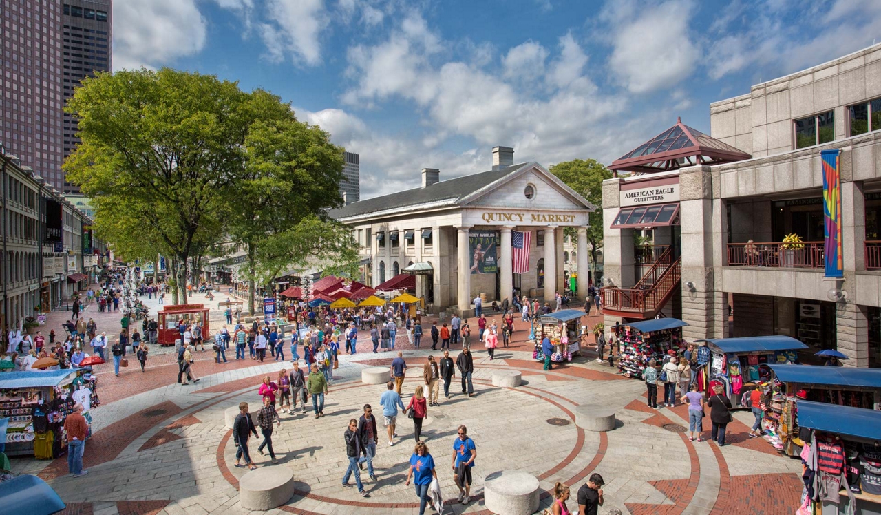One Canal Apartment Homes - Boston, MA - Qunicy market.<div style="text-align: center;">&nbsp;</div>
<div style="text-align: center;">The famous Faneuil Hall and Quincy Market is less than a ten-minute walk from your home</div>
