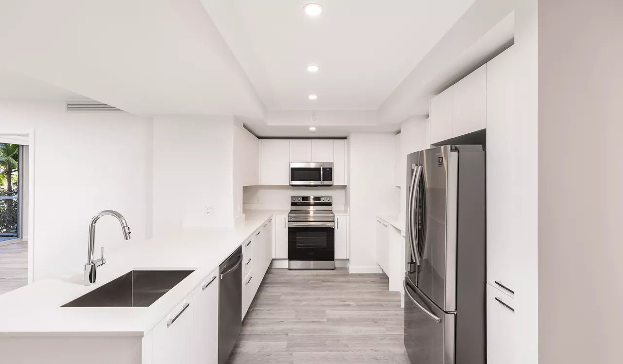 Flamingo Point - Miami, FL - The Horizon 2B-2 Kitchen