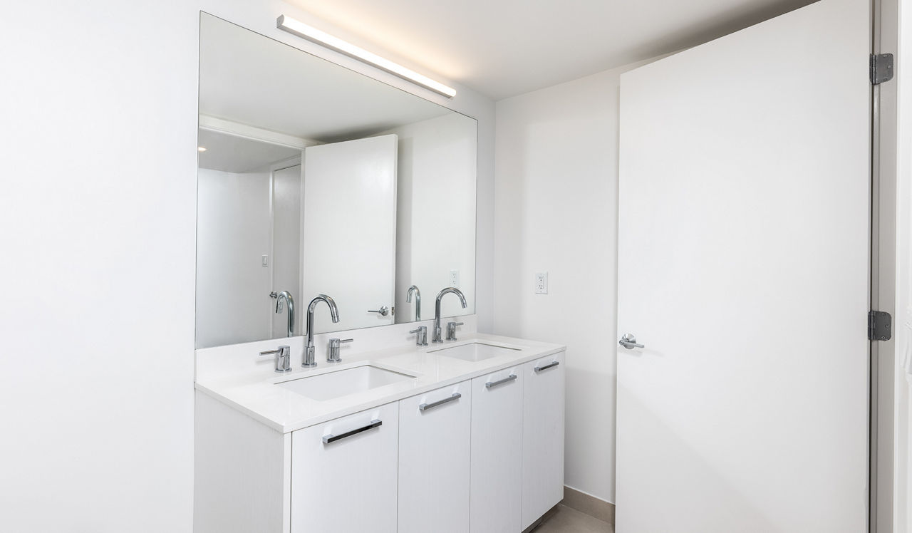 Flamingo Point - Miami, FL - The Horizon 2B Bathroom