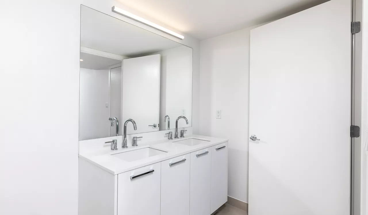 Flamingo Point - Miami, FL - The Horizon 2B Bathroom