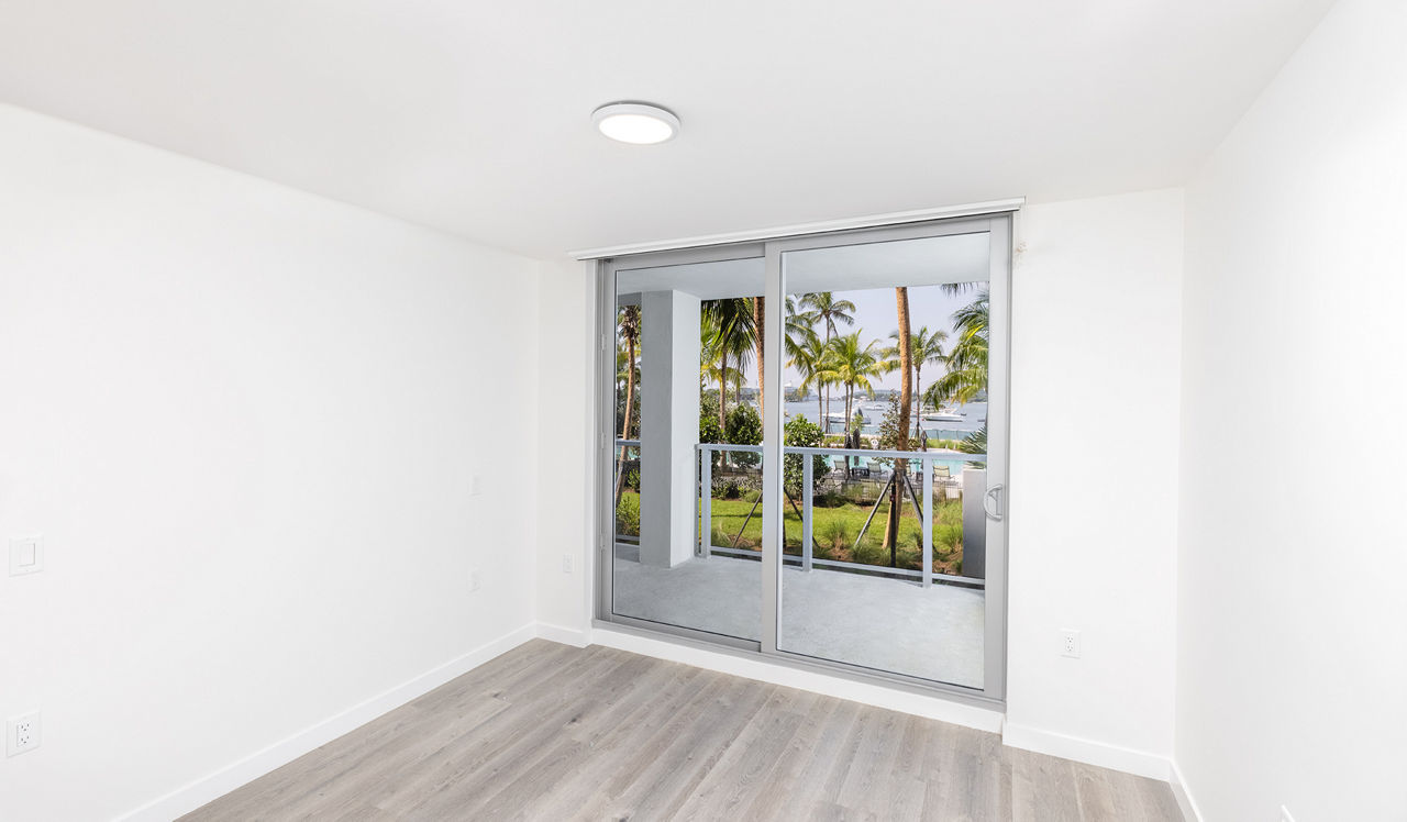Flamingo Point - Miami, FL - The Horizon 2B Bedroom