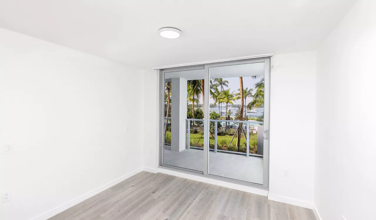 Flamingo Point - Miami, FL - The Horizon 2B Bedroom
