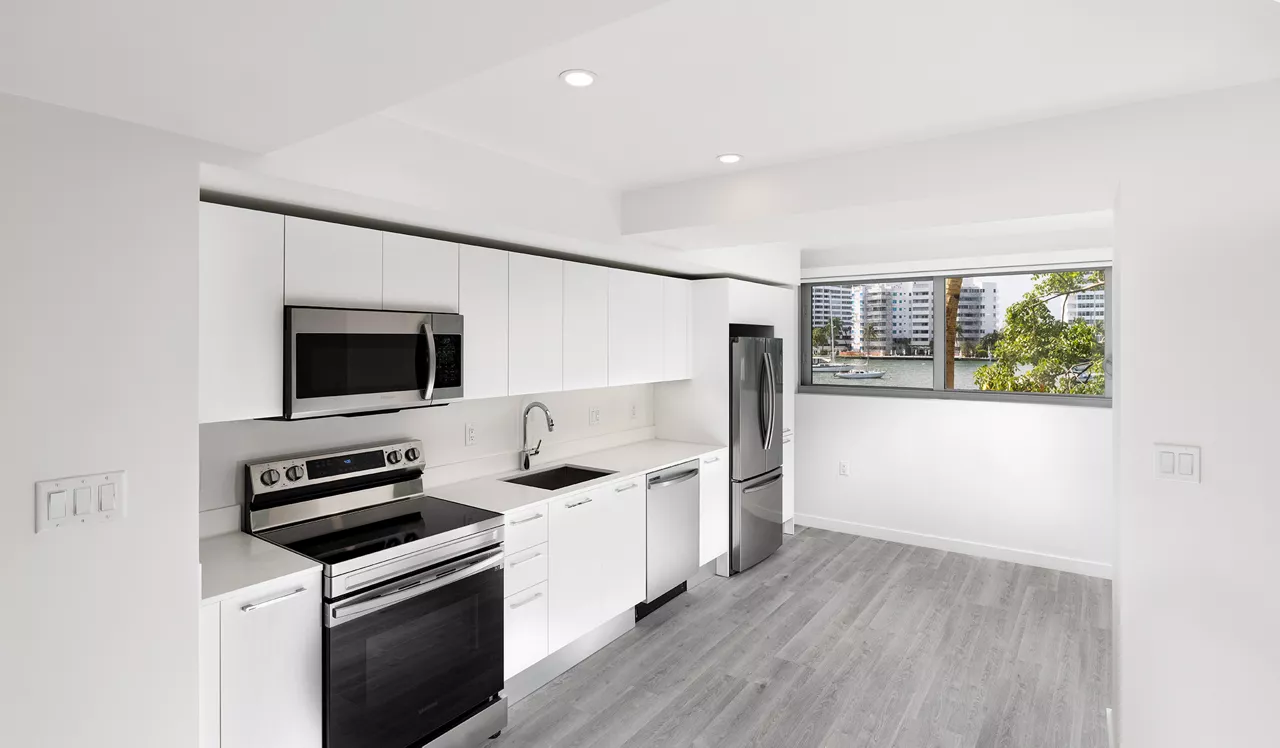 Flamingo Point - Miami, FL - The Horizon 1Q Kitchen