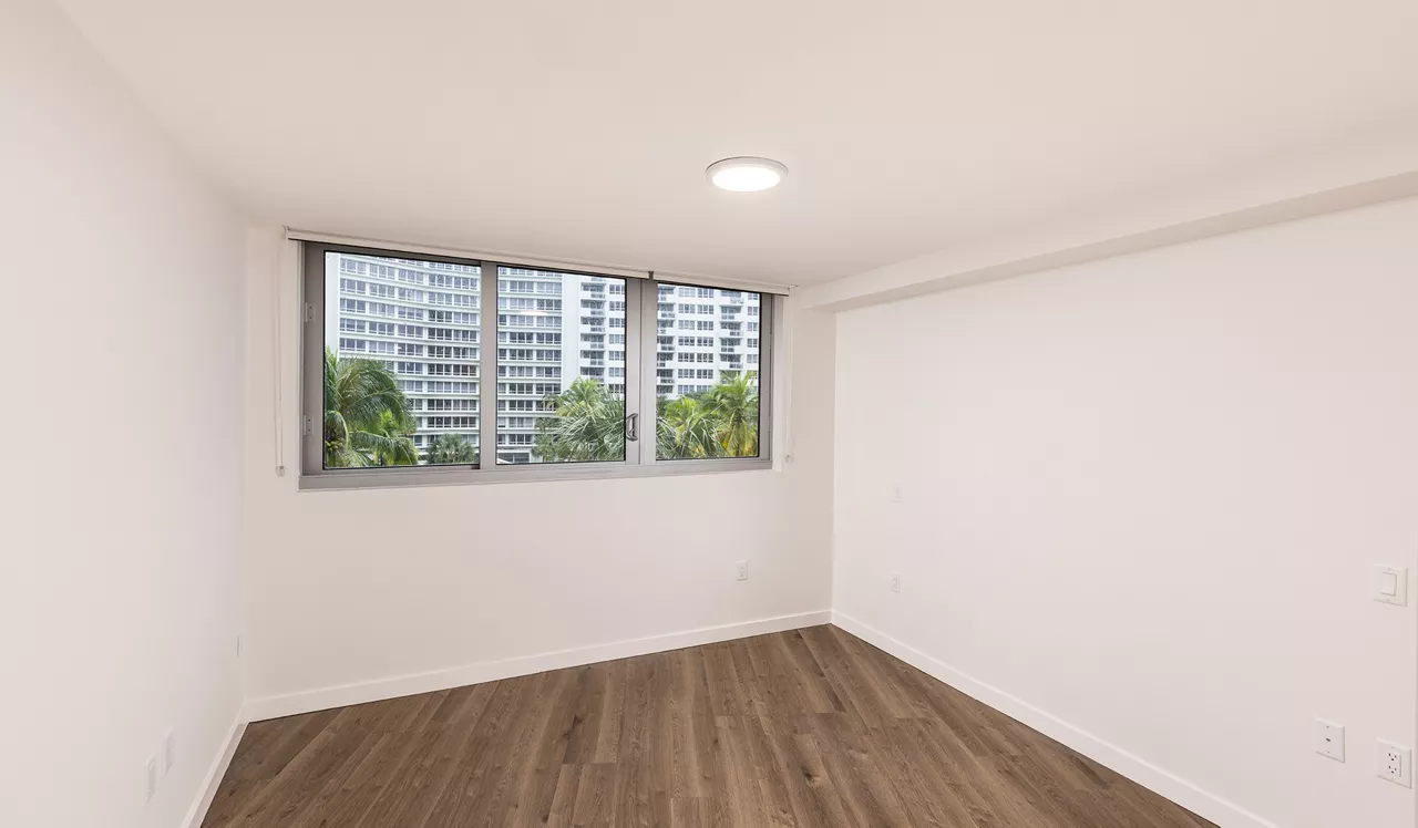 Flamingo Point - Miami, FL - Bedroom
