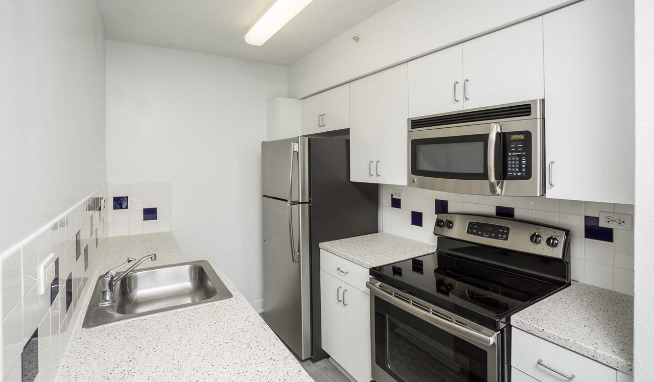 Flamingo-South-Beach_Drexel-B_North-Tower_kitchen.jpg