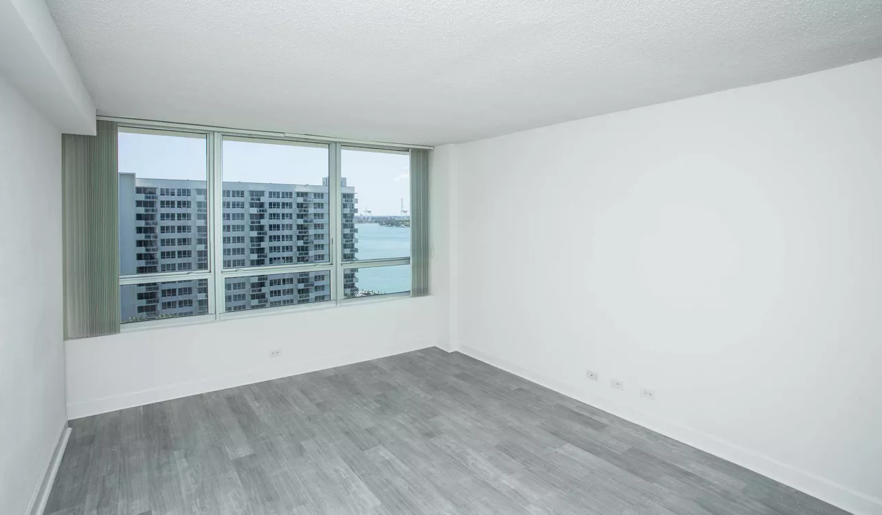Flamingo South Beach - Miami, FL - Bedroom