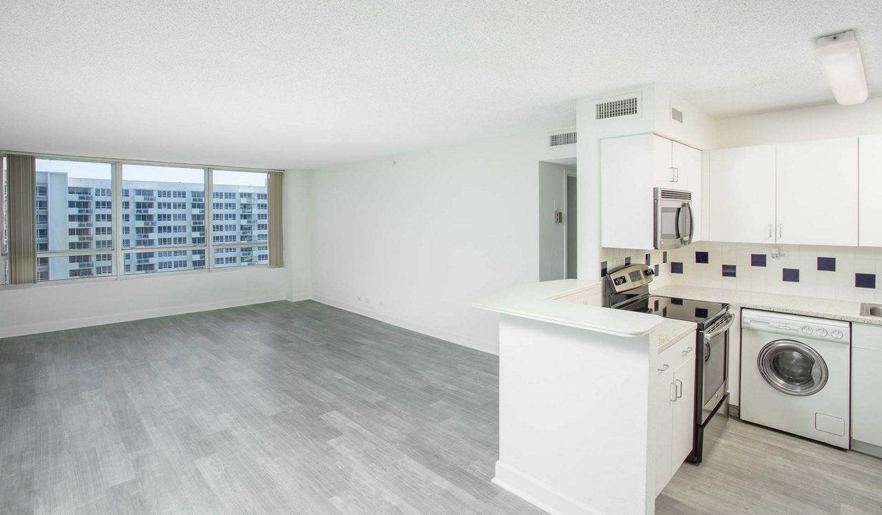 Flamingo-South-Beach_Lenox-B_North-Tower_living-kitchen.jpg