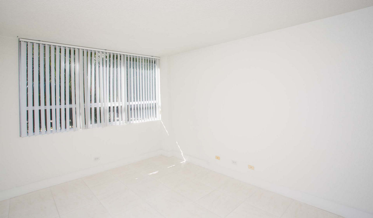 Flamingo South Beach - Miami, FL - Bedroom