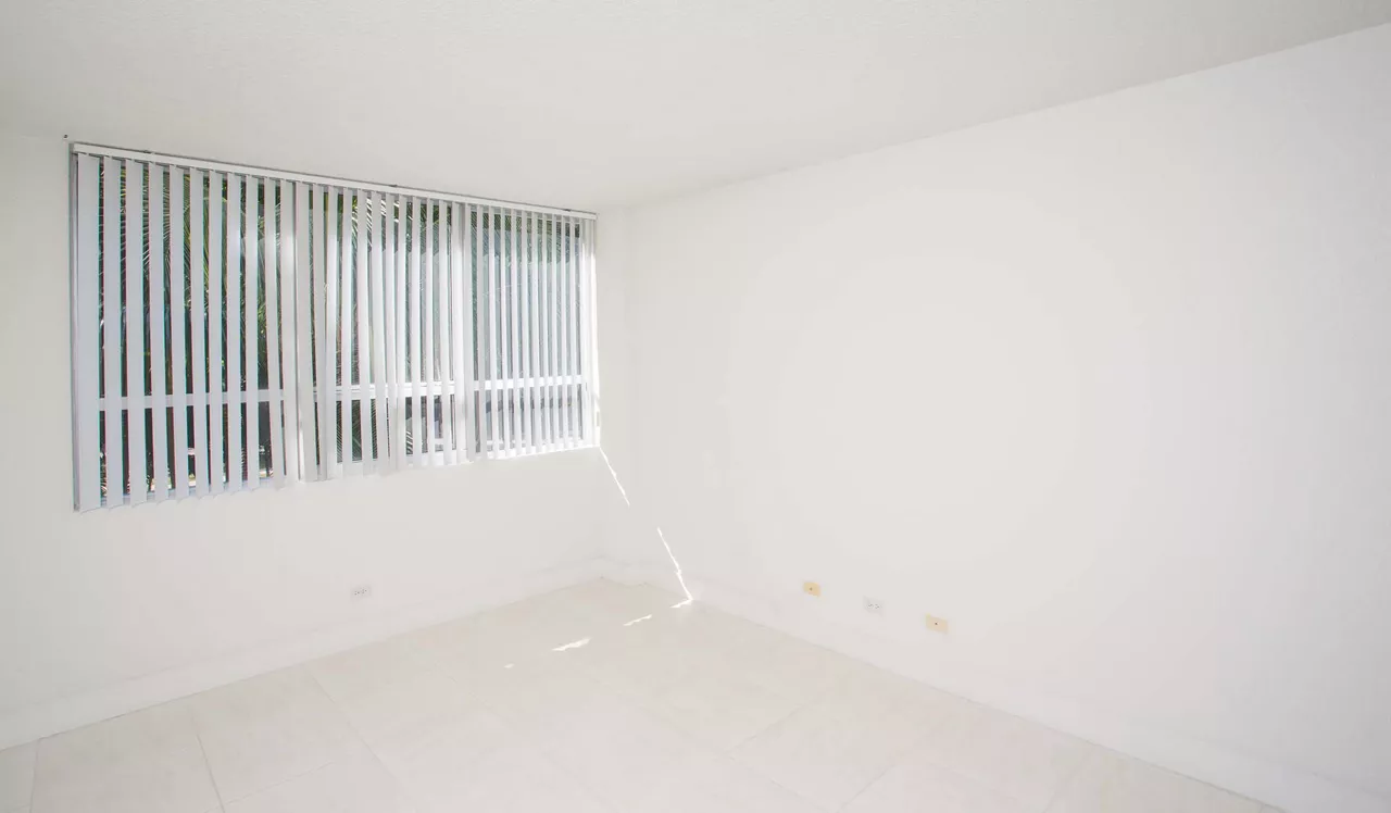 Flamingo South Beach - Miami, FL - Bedroom