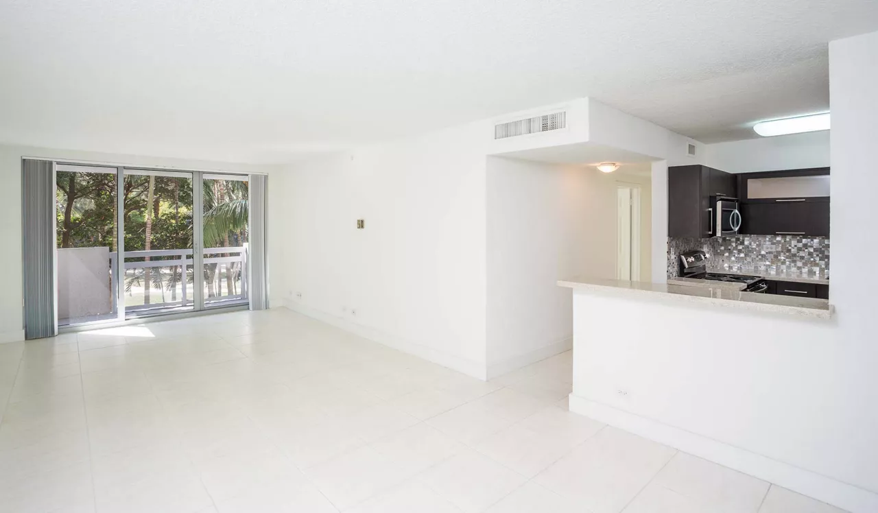 Flamingo South Beach - Miami, FL - Living Room