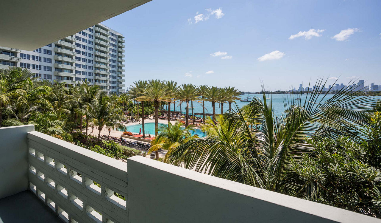 Flamingo South Point - Miami, FL - Balcony
