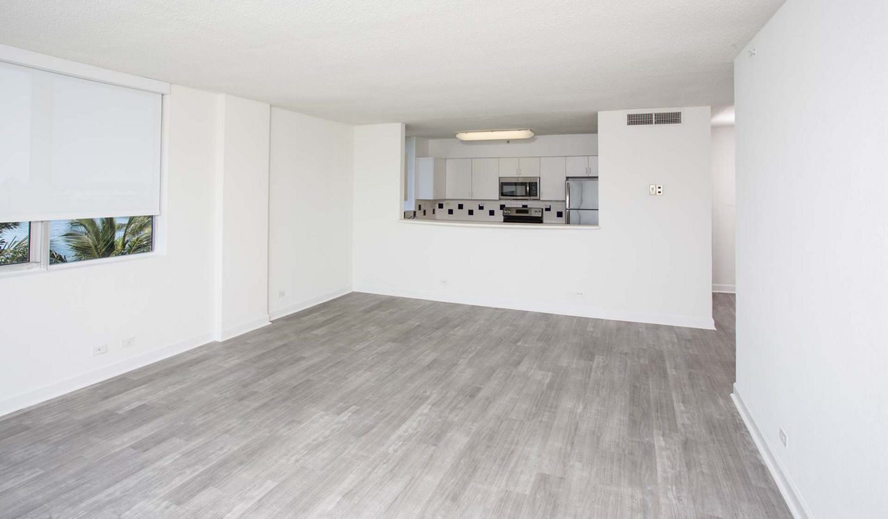 Flamingo South Point - Miami, FL - Living Room