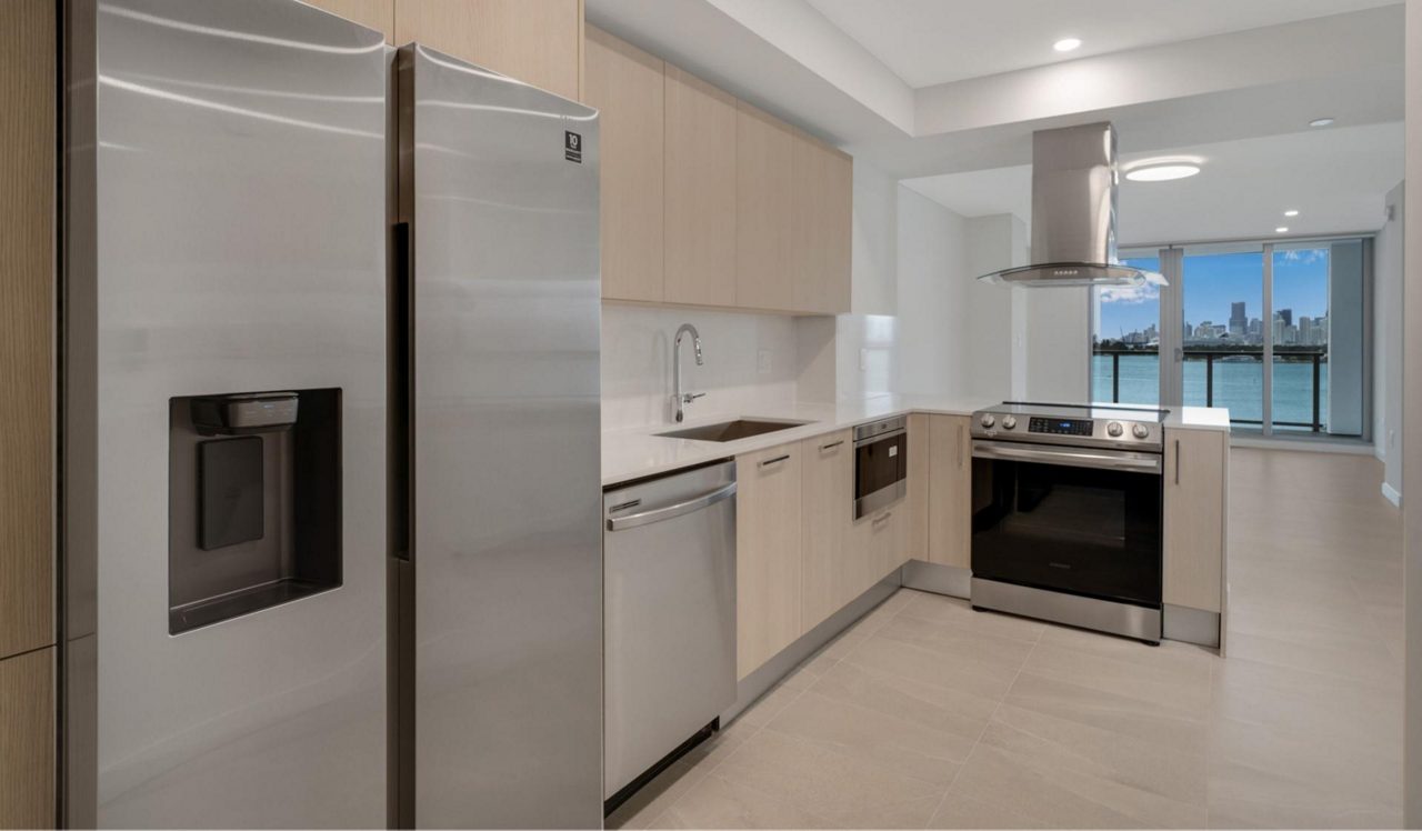 FlamingoPoint_Unit1005_Kitchen1