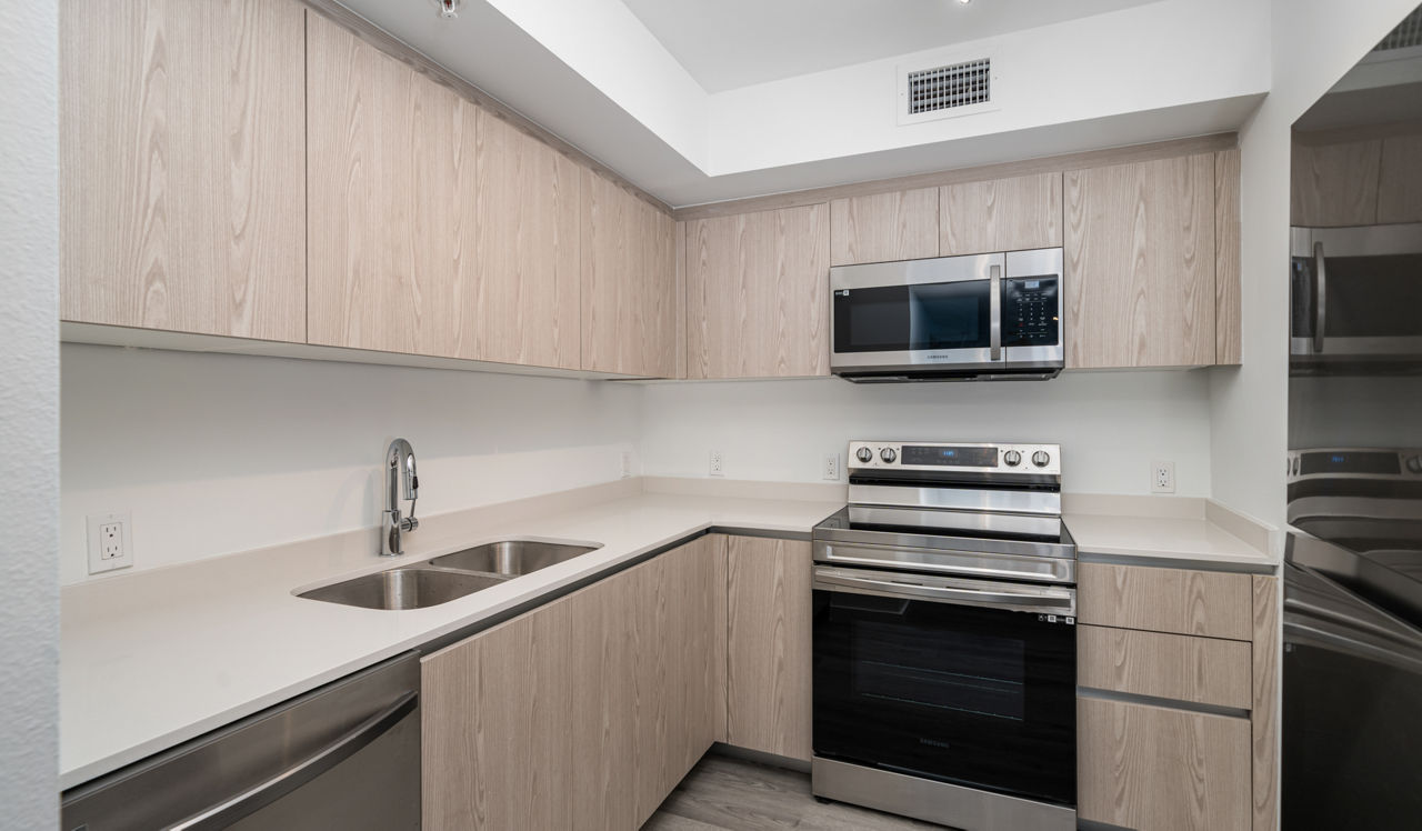 Flamingo Point - Miami, FL - Kitchen
