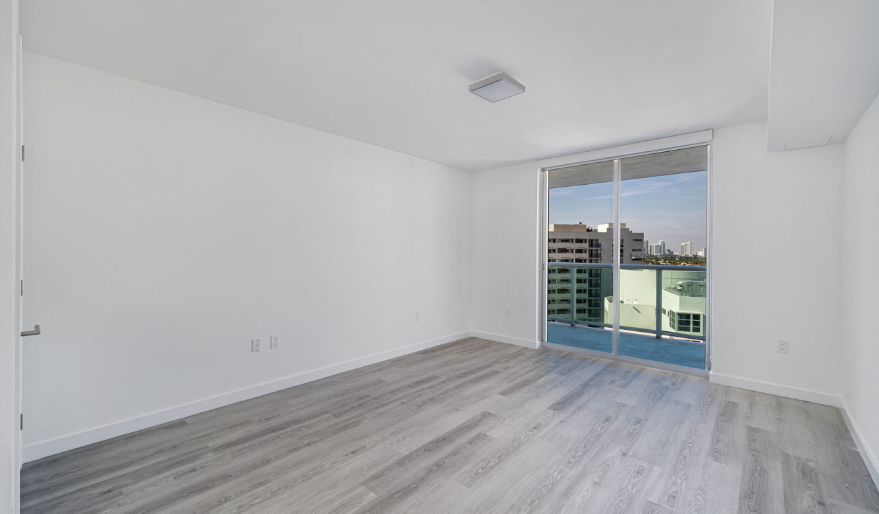 Flamingo South Beach - Miami, FL - Bedroom