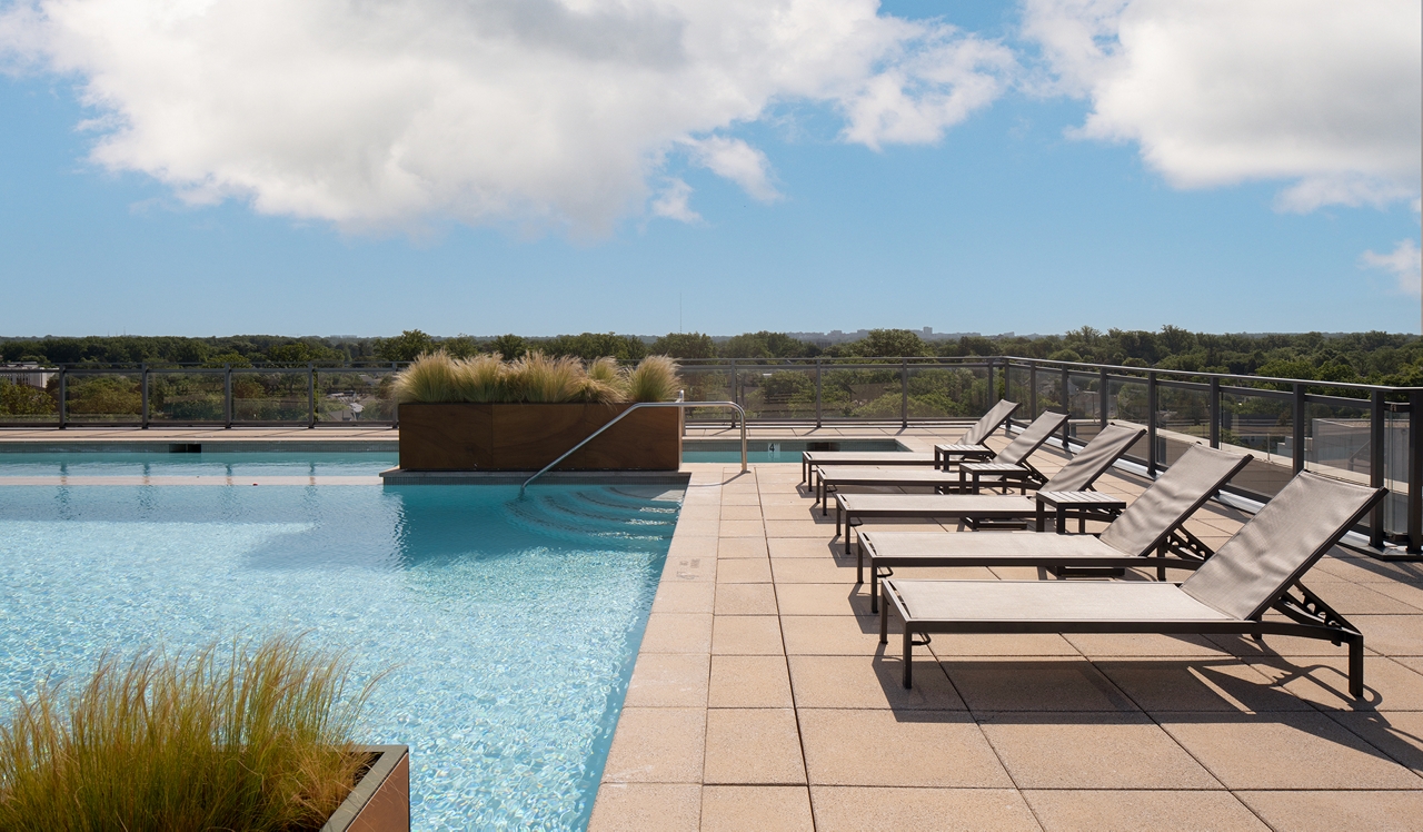 Flats 8300 - Bethesda, MD - Rooftop Pool