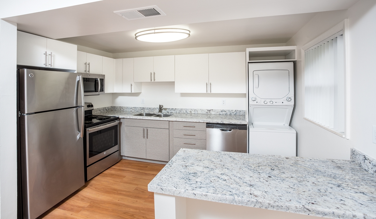 Four Quarters Apartments - Miami, FL - Kitchen