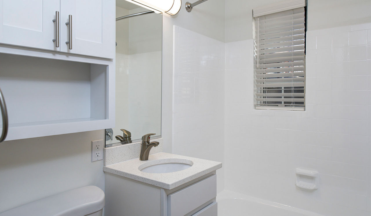 Foxchase - Alexandria VA - bathroom