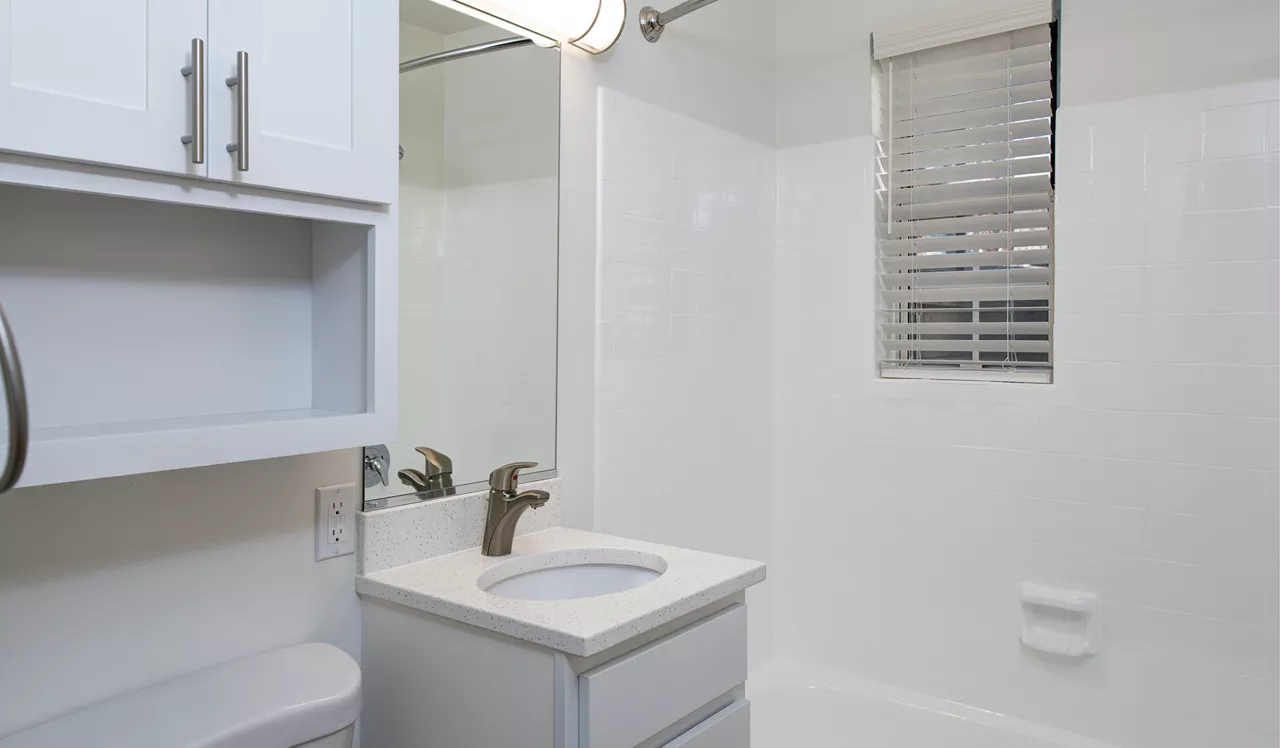 Foxchase - Alexandria VA - bathroom