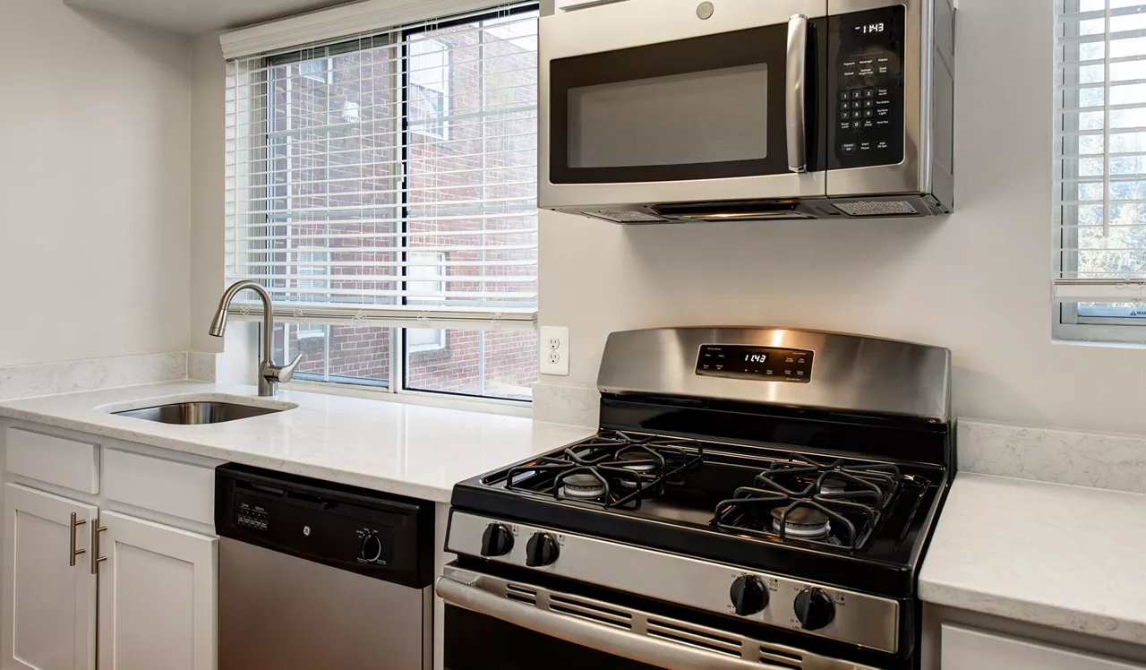 Foxchase Apartments - Alexandria VA - kitchen
