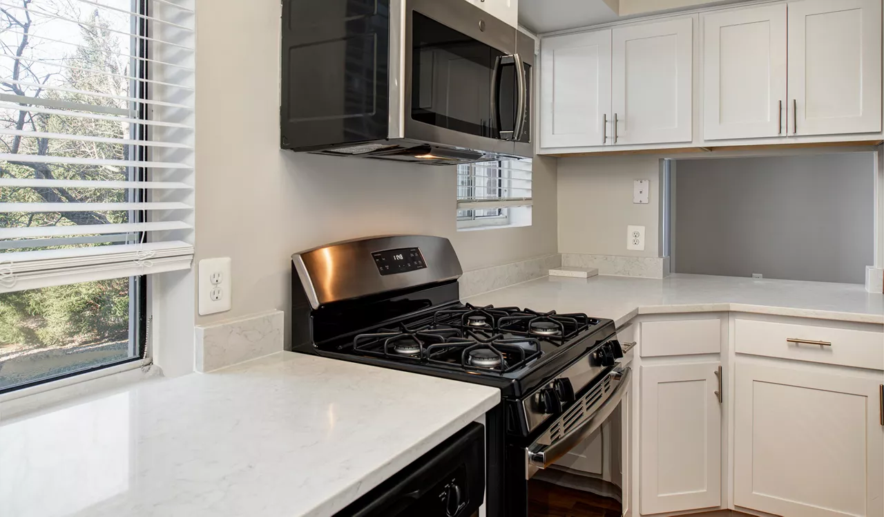 Foxchase Apartments - Alexandria VA - kitchen