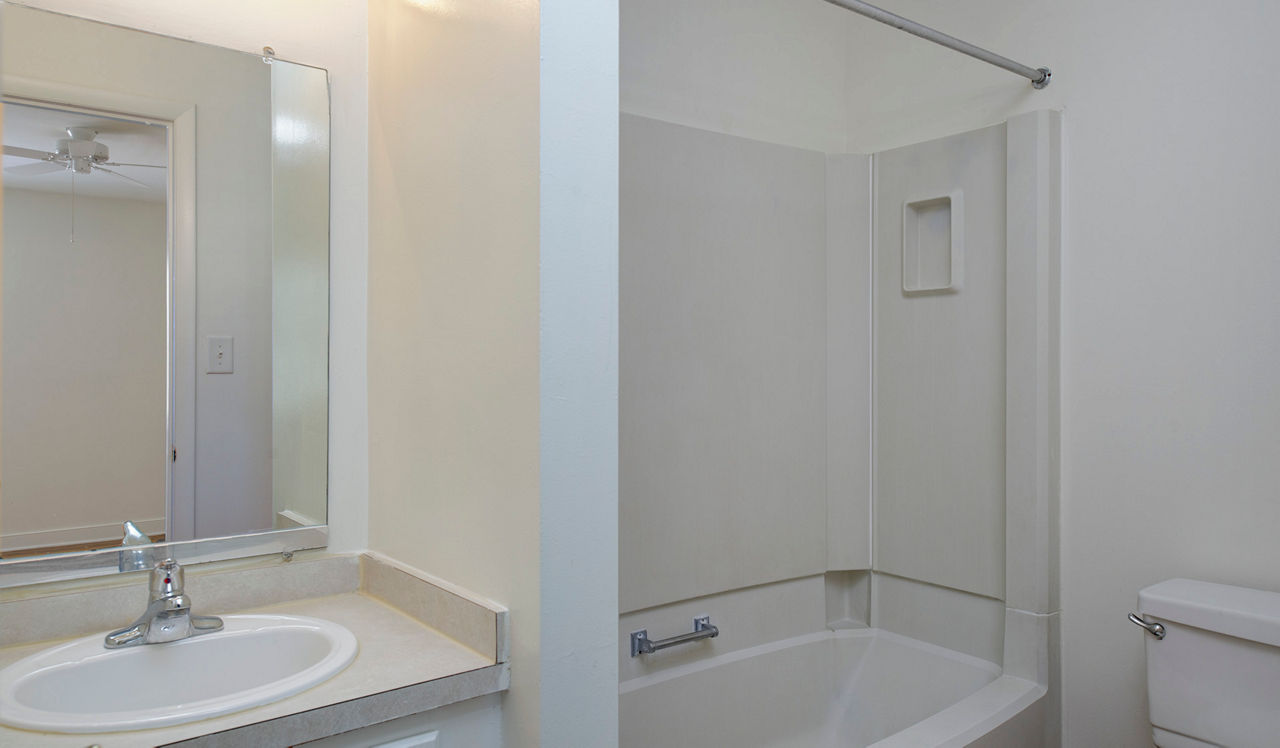 Foxchase - Alexandria, VA - Bathroom